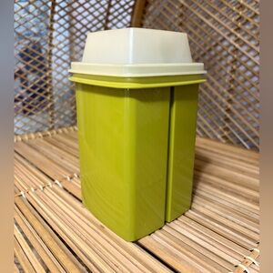 ⭐️ Free With Any Purchase! Vintage Tupperware Pickle Container